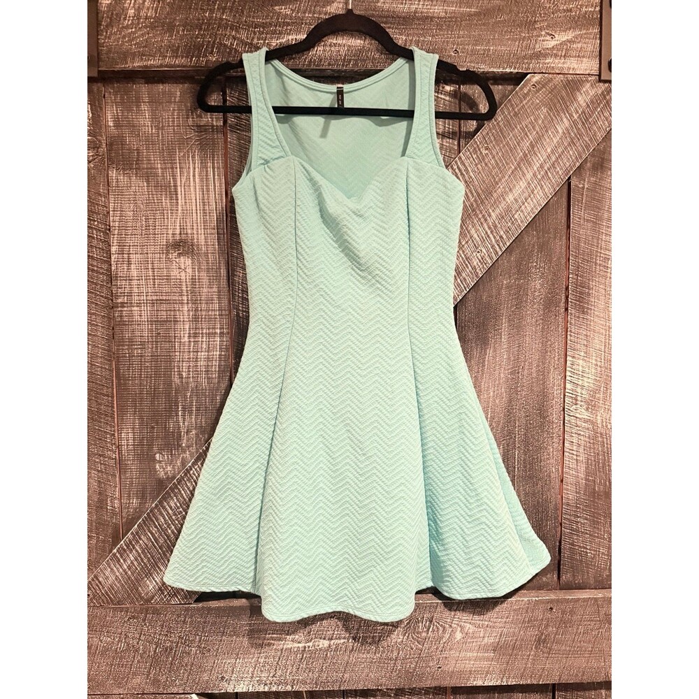 Mon Ami Women’s Mint colored dress Size Small